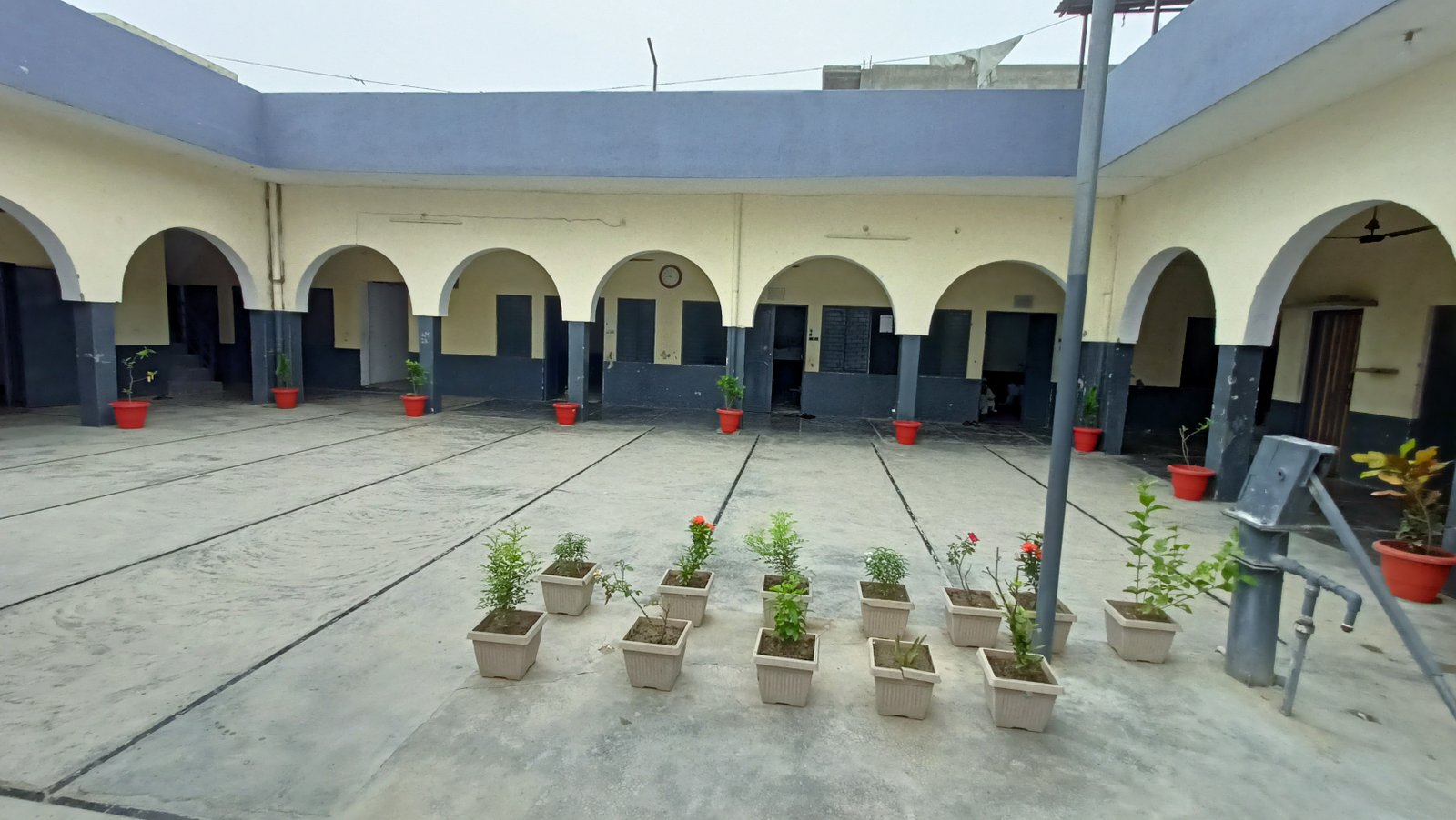 مدرسہ کی تصویر 2